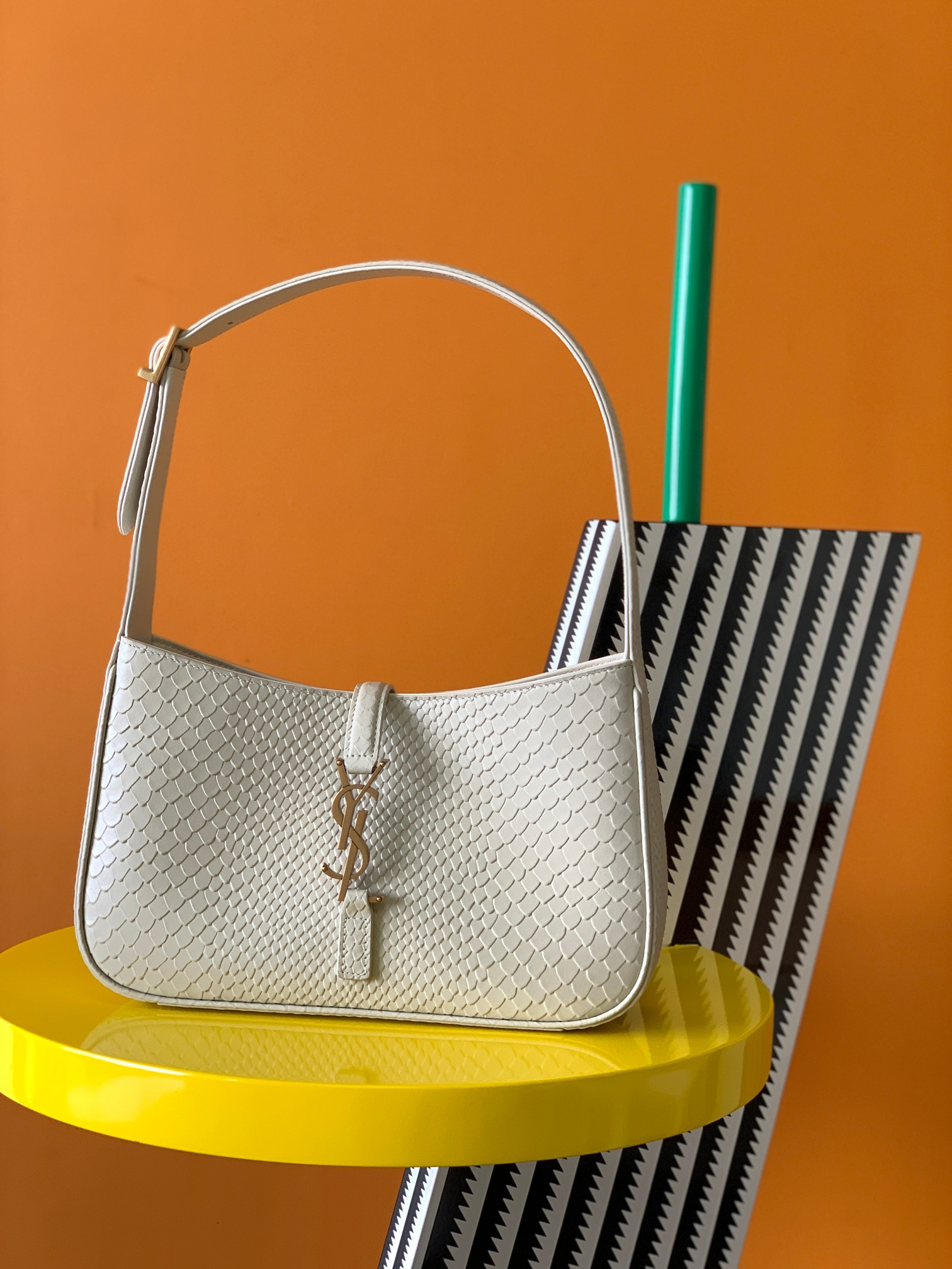 YSL202403211100001.jpg YSL聖羅蘭超A貨原單復刻包包 le5à7鱷魚皮壓紋亮面皮革hobo Saint Laurent Monogram Hobo手袋