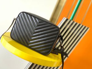 超A貨YSL聖羅蘭包包 lou絎縫皮革相機袋 Saint Laurent Monogram肩背袋 黑色銀扣