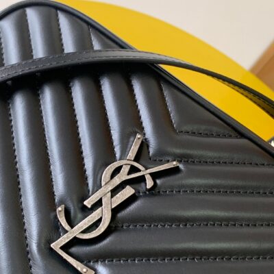 超A貨YSL聖羅蘭包包 lou絎縫皮革相機袋 Saint Laurent Monogram肩背袋 黑色銀扣