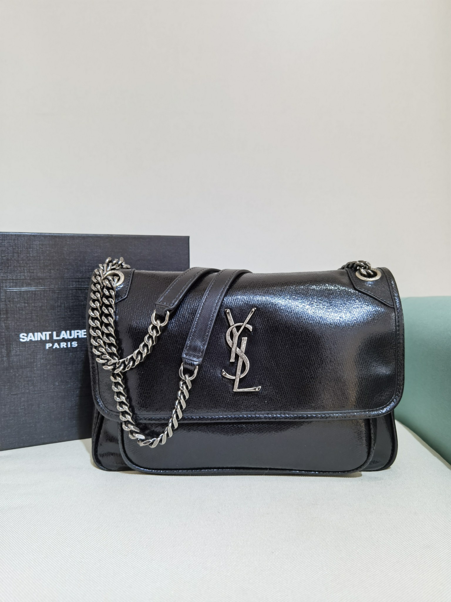 YSL202403270100001.jpg 復刻YSL聖羅蘭包包 niki復古皮革中型手袋 油蠟牛皮 黑色銀扣