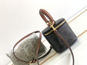 Celine賽琳高仿復刻原單包包 22新款迷你標誌牛皮革小盒子包