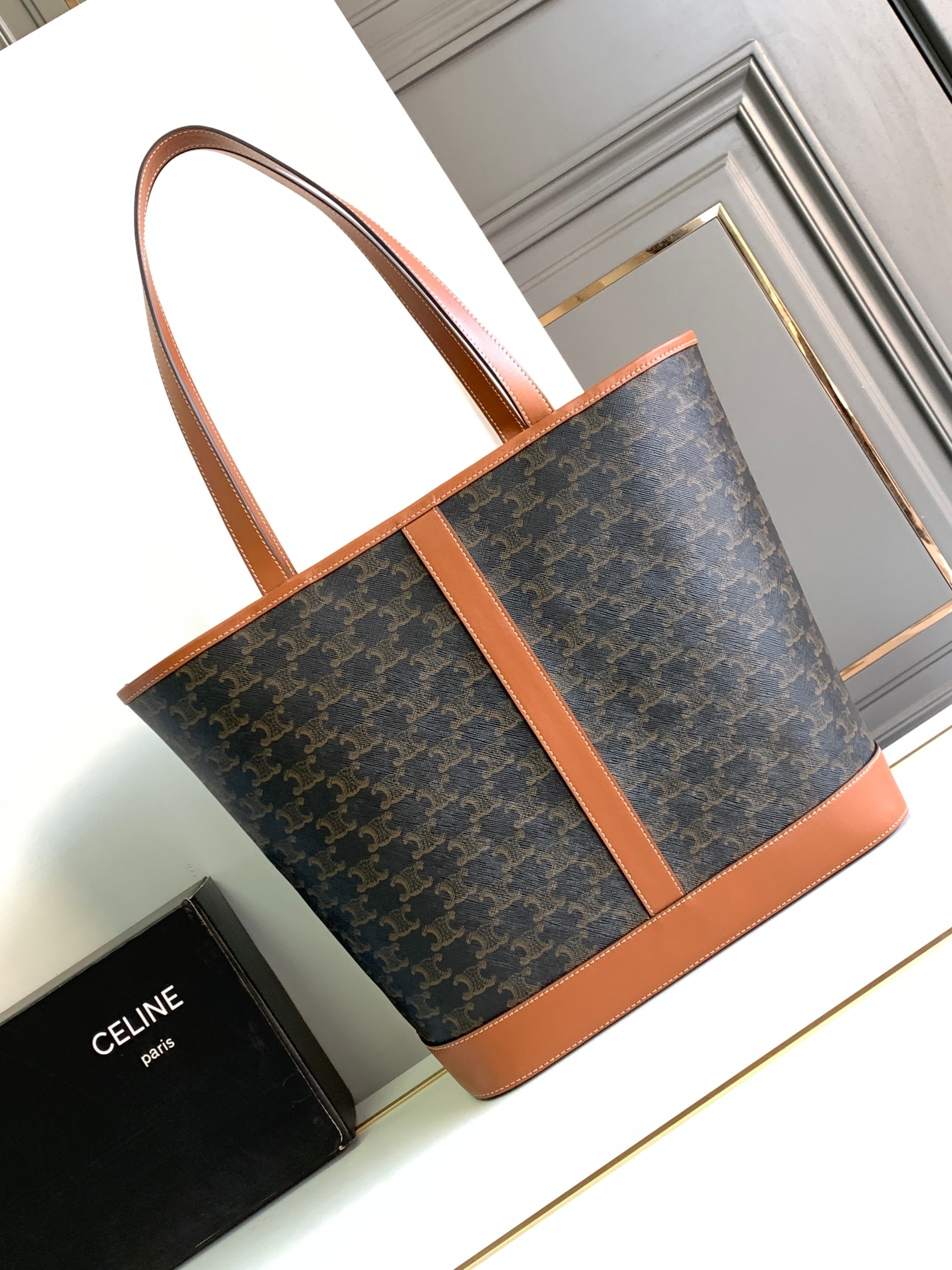 celine202403200300003.jpg Celine賽琳高仿一比一原單包包 CELINE CABAS中號標誌印花牛皮革手袋