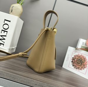 loewe羅意威高仿複刻包包 mini柔軟牛皮革Pebble Bucket水桶包橡木棕