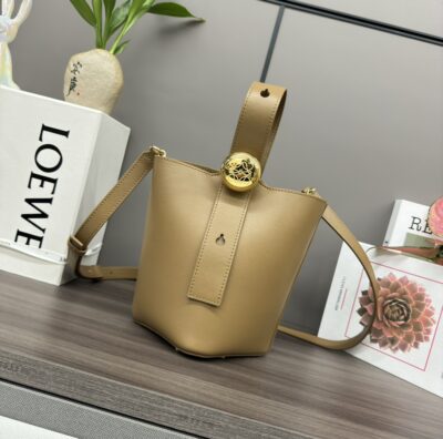 loewe羅意威高仿複刻包包 mini柔軟牛皮革Pebble Bucket水桶包橡木棕