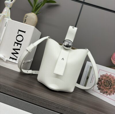 loewe羅意威高仿複刻包包 mini柔軟牛皮革Pebble Bucket水桶包 米白荔紋