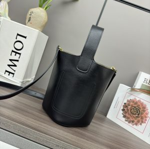 loewe羅意威高仿複刻包包 mini柔軟牛皮革Pebble Bucket水桶包黑色平紋