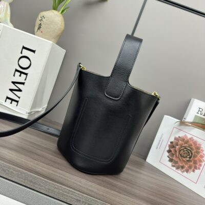 loewe羅意威高仿複刻包包 mini柔軟牛皮革Pebble Bucket水桶包黑色平紋