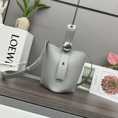 loewe羅意威高仿複刻包包 mini柔軟牛皮革Pebble Bucket水桶包瀝青灰/荔