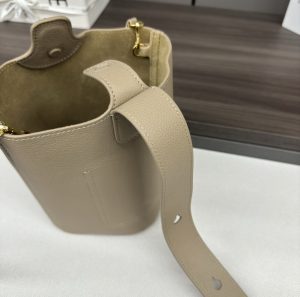 loewe羅意威高仿複刻包包 mini柔軟牛皮革Pebble Bucket水桶包沙色荔紋