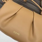 loewe羅意威精仿超A貨包包 新款 闪亮纳帕牛皮革Paseo包 暖沙黄色