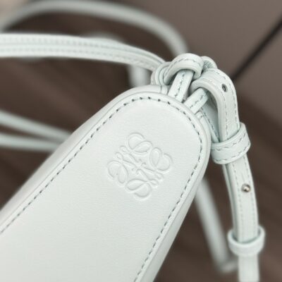 loewe羅意威高仿A貨包包 經典牛皮革Hammock hobo手袋 冰山藍