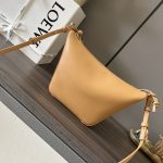 loewe羅意威高仿A貨包包 經典牛皮革Hammock hobo手袋 暖沙色