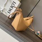 loewe羅意威高仿A貨包包 經典牛皮革Hammock hobo手袋 暖沙色