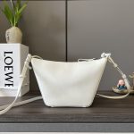 loewe羅意威高仿A貨包包 經典牛皮革Hammock hobo手袋 柔白色