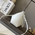 loewe羅意威高仿A貨包包 經典牛皮革Hammock hobo手袋 柔白色