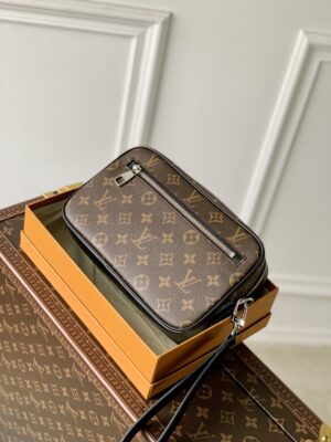 高仿LV M41663压花Pochette Kasai 手拿包錢包