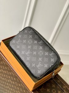 M42838黑花紋Pochette Kasai質感細膩真皮lv原單手拿包錢包