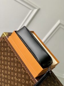 M42838黑花紋Pochette Kasai質感細膩真皮lv原單手拿包錢包