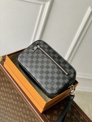 1:1lvPochette Kasai Taïga 皮革塑造紧凑构型M41664黑格錢包手拿包