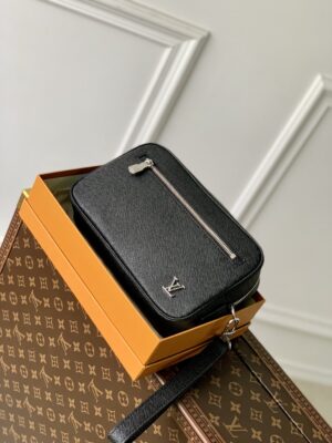 lvA貨M30441十字纹Pochette Kasai Taïga 皮革錢包手拿包
