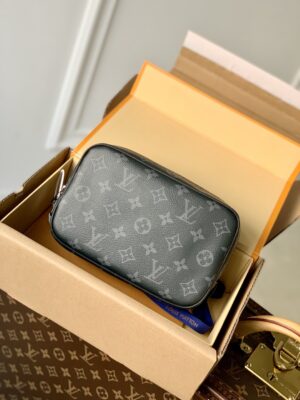 小号！升级版本！M43383 21x6x13.5cm高仿lv手拿包錢包方形包