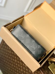小号！升级版本！M43383 21x6x13.5cm高仿lv手拿包錢包方形包