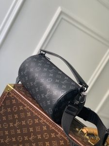 M46692lv高仿 老花27x 15x 15釐米頂級原單圓筒包單肩包男女可用