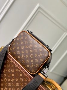 M46688老花黃皮郵差包Monogram Macassar 帆布制成高仿路易威登包包男女可用