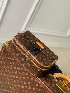 M46688老花黃皮郵差包Monogram Macassar 帆布制成高仿路易威登包包男女可用