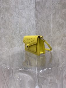 高仿名牌包BVLGARI寶格麗 Serpenti Forever East-West 肩包斜揹包 黃色