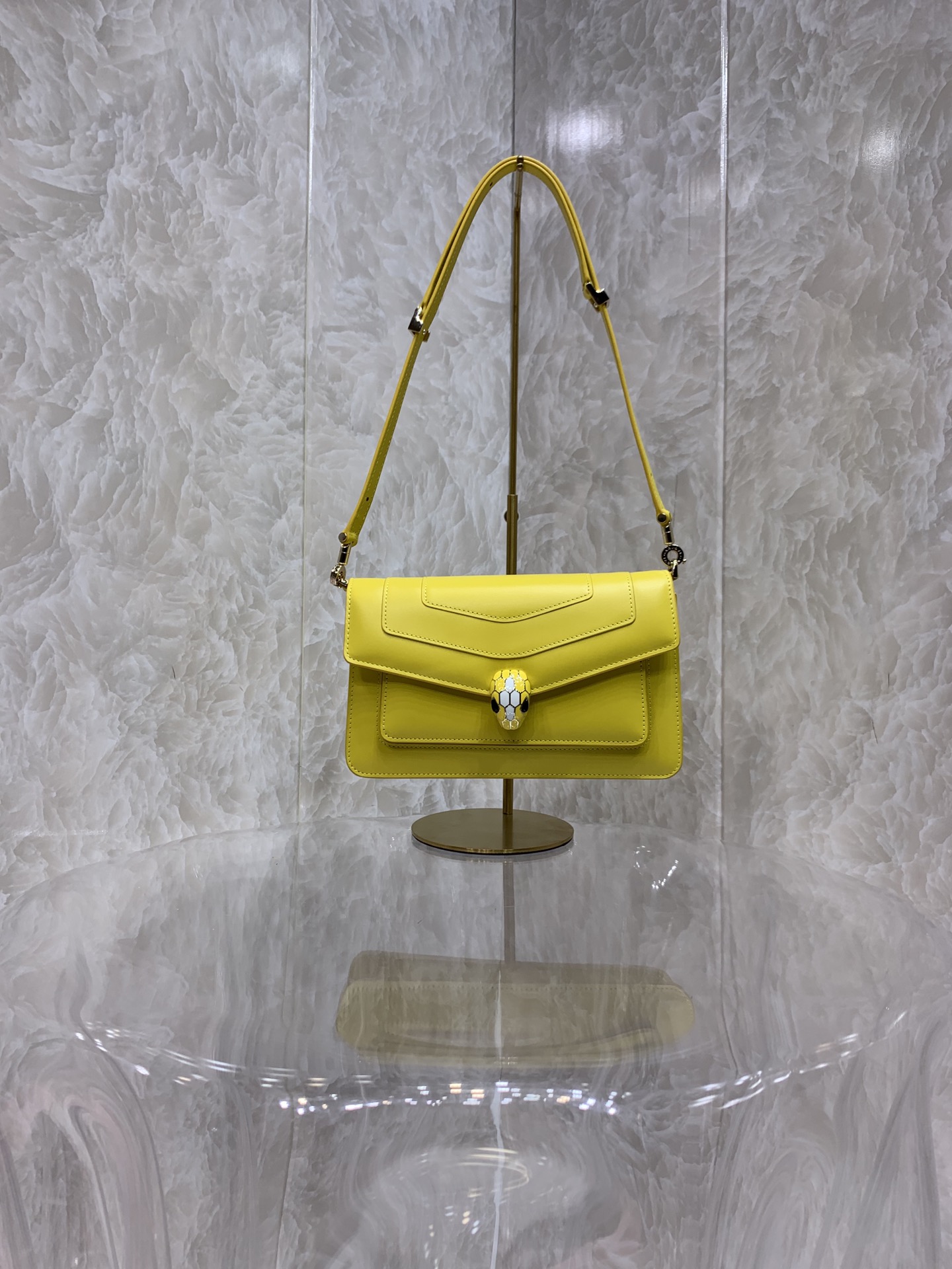 BVLGARI202404081700009.jpg 高仿名牌包BVLGARI寶格麗 Serpenti Forever East-West 肩包斜揹包 黃色
