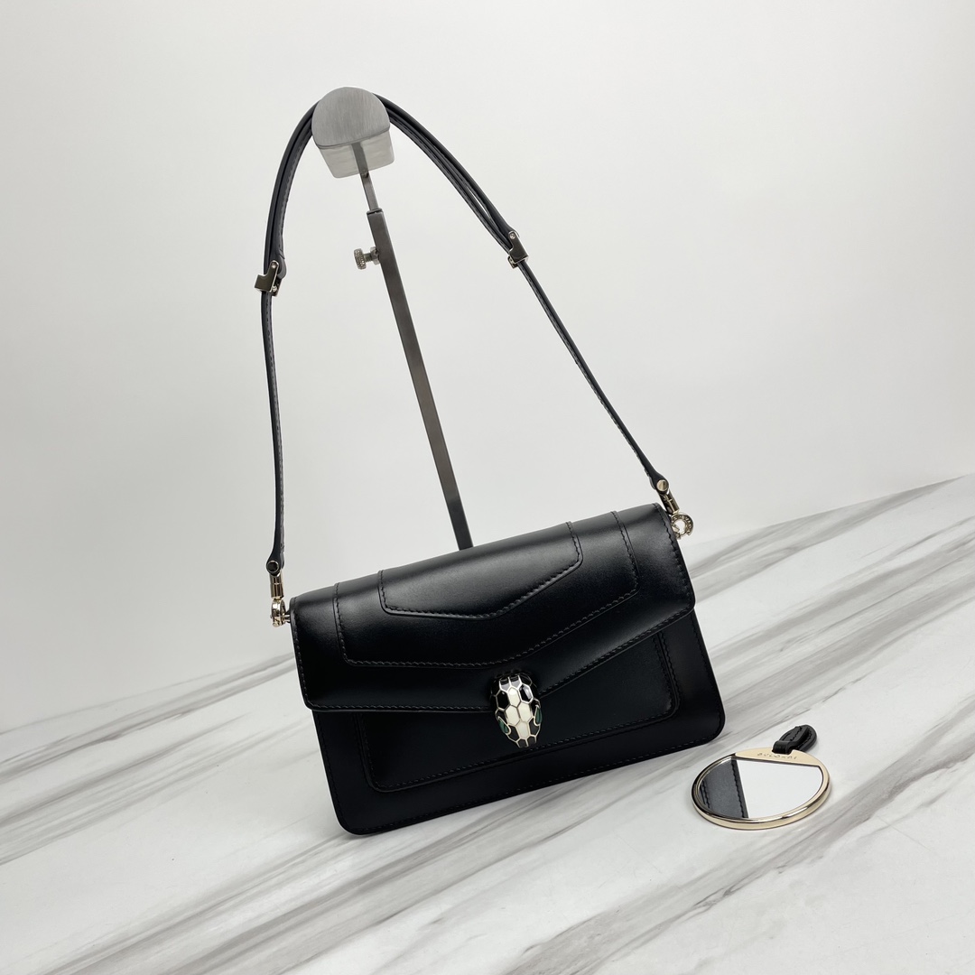 BVLGARI202404081800008.jpg 高仿名牌包BVLGARI寶格麗 Serpenti Forever East-West 肩包斜揹包 黑色