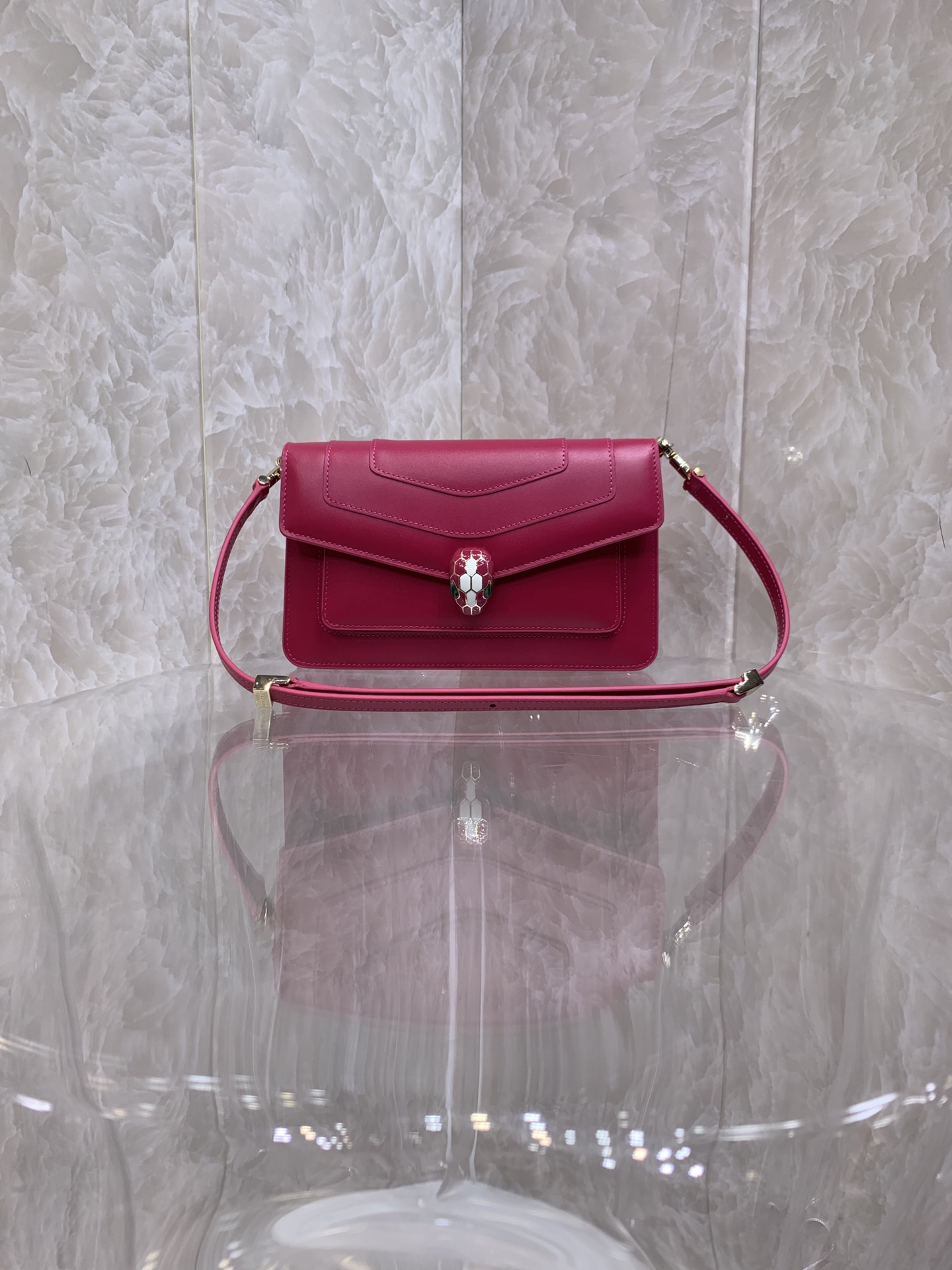 BVLGARI202404082300001.jpg 高仿名牌包BVLGARI寶格麗 Serpenti Forever East-West 肩包斜揹包 深紅
