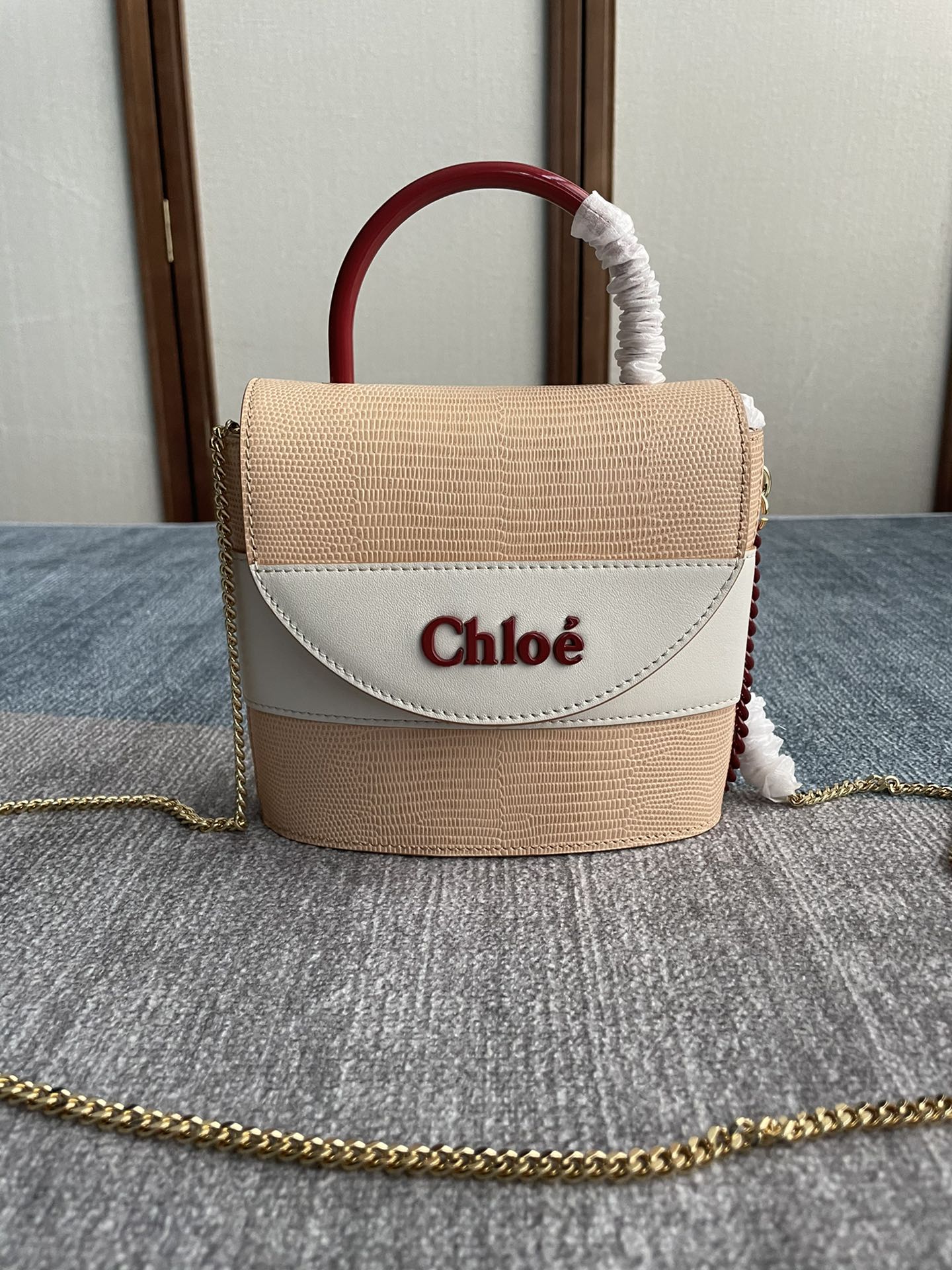 Chloe202404110100003.jpg 高仿包包Chloe蔻依 鱷魚壓紋 ABY LOCK手袋 鏈條鎖頭包 杏色