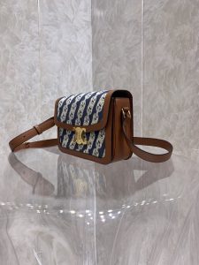 高仿品牌包Celine賽琳包包 凱旋門斜挎包 鎖釦印花CLASSIQUE TRIOMPHE手袋