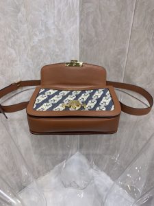 高仿品牌包Celine賽琳包包 凱旋門斜挎包 鎖釦印花CLASSIQUE TRIOMPHE手袋