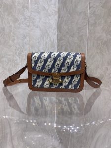 高仿品牌包Celine賽琳包包 凱旋門斜挎包 鎖釦印花CLASSIQUE TRIOMPHE手袋