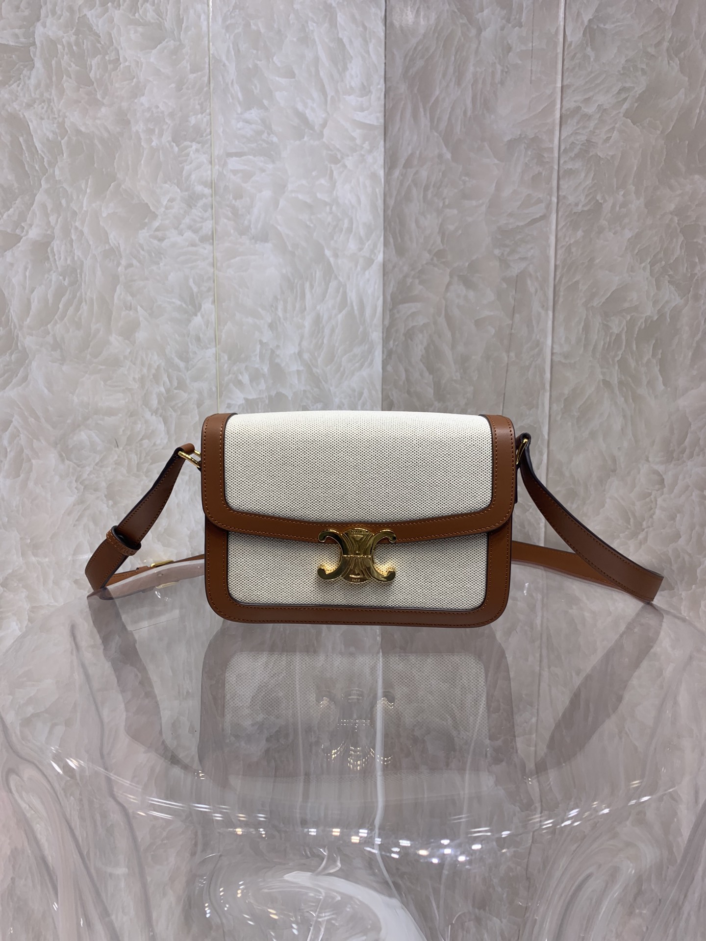 celine202404010200005.jpg 高仿品牌包Celine賽琳包包 凱旋門斜挎包 帆布CLASSIQUE TRIOMPHE手袋