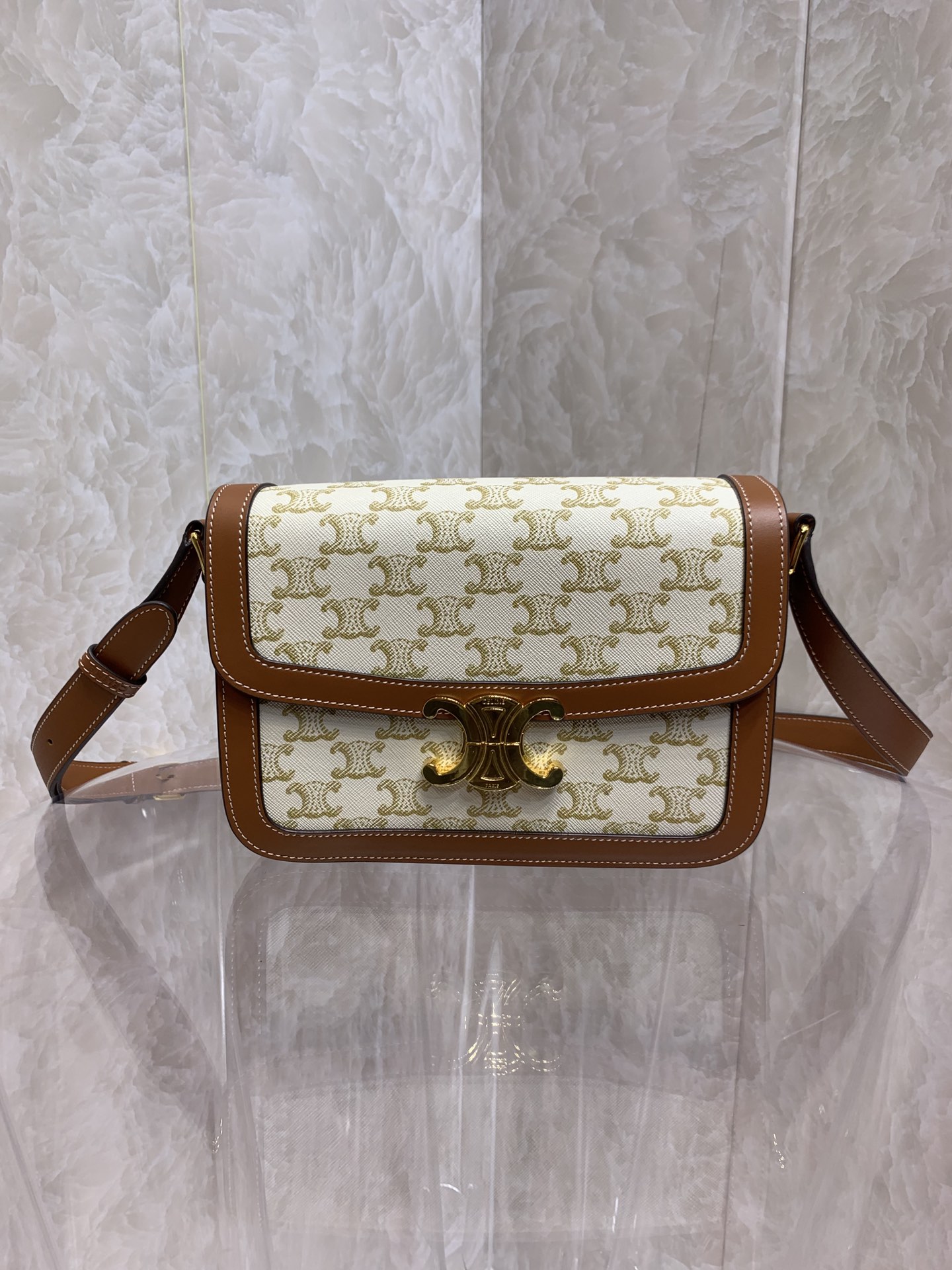 celine202404010300005.jpg 高仿品牌包Celine賽琳包包 凱旋門斜挎包 標誌印花CLASSIQUE TRIOMPHE手袋