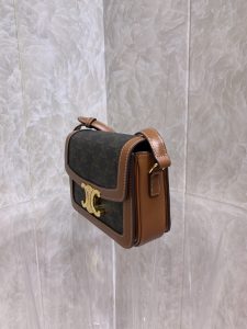 高仿品牌包Celine賽琳包包 凱旋門斜挎包深褐標誌印花CLASSIQUE TRIOMPHE手袋小號