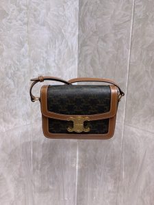 高仿品牌包Celine賽琳包包 凱旋門斜挎包深褐標誌印花CLASSIQUE TRIOMPHE手袋小號