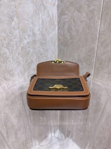 高仿品牌包Celine賽琳包包 凱旋門斜挎包深褐標誌印花CLASSIQUE TRIOMPHE手袋小號