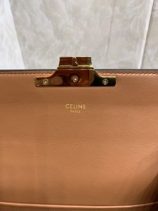 高仿奢侈品包Celine賽琳單肩包 標誌印花及牛皮革CLAUDE肩揹袋 深褐色金標