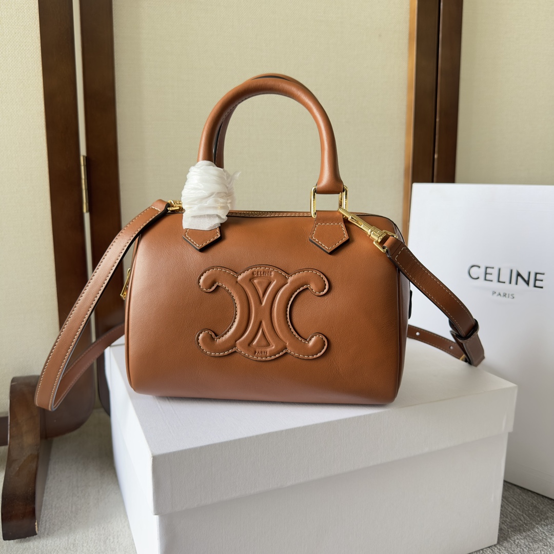 celine202404020200008.jpg 1比1高仿名牌包Celine賽琳 凱旋門光滑牛皮CUIR TRIOMPHE小型波士頓手袋 棕色