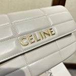 複刻名牌包Celine賽琳 MATELASSE MONOCHROME 絎縫羊皮革鏈條肩揹包飾鍊掛肩袋 白色