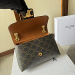 1比1高仿名牌包Celine賽琳 2024 標誌印花TEEN VICTOIRE小號柔軟牛皮革手袋