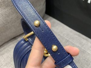 香奈兒LEBOY系列 井口牛皮 經典寶藍色高仿精品包包腋下包