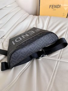 頂級高仿芬迪Fendi包包黑色斜跨包新品 男女同款
