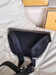 頂級復刻奢侈品芬迪包包斜跨包新品
