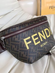 頂級復刻奢侈品芬迪包包斜跨包新品